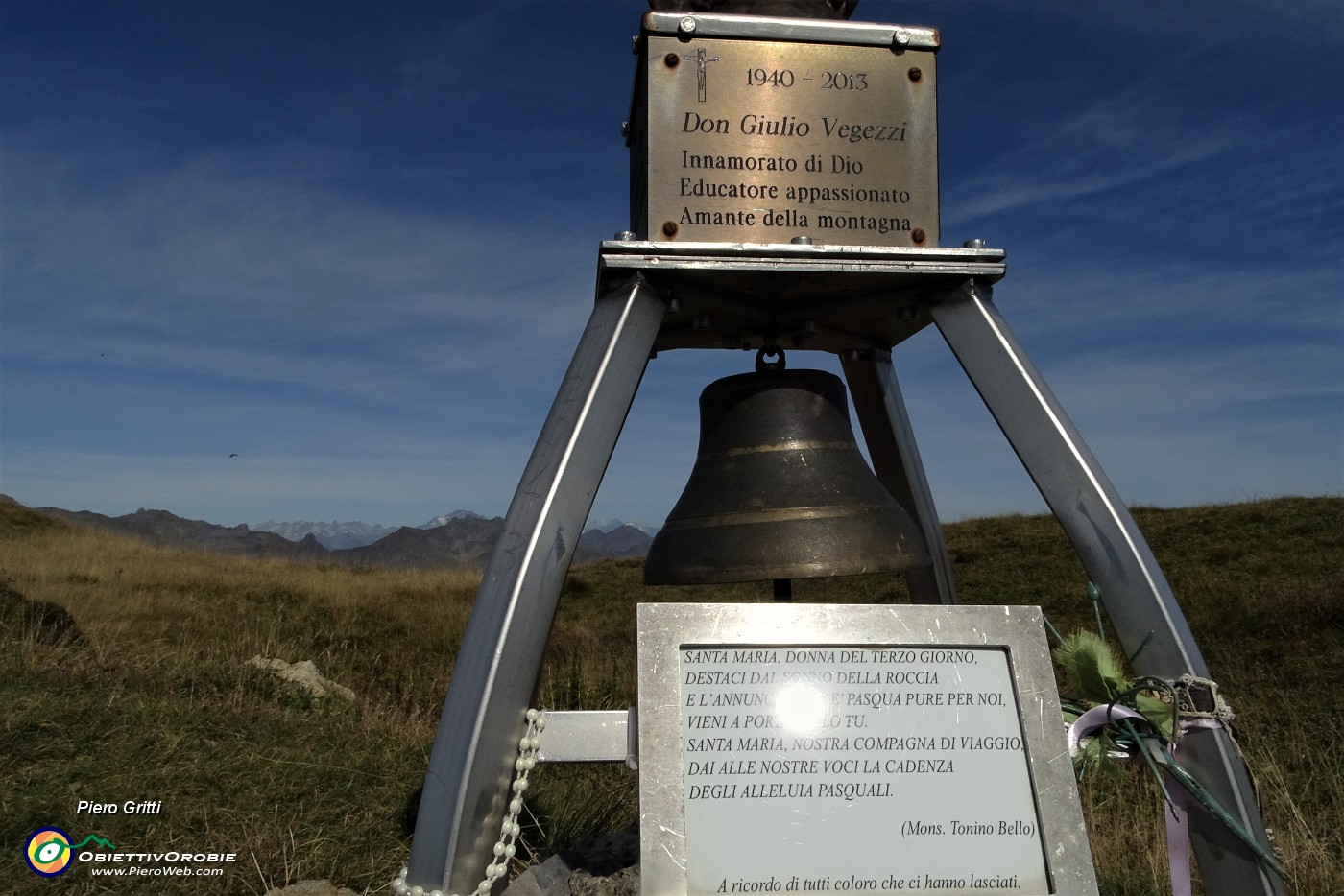 67 Campana e targhe alla Madonnina di Cima di Piazzo.JPG